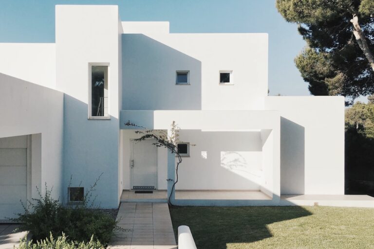 Fachada de una vivienda moderna a la venta